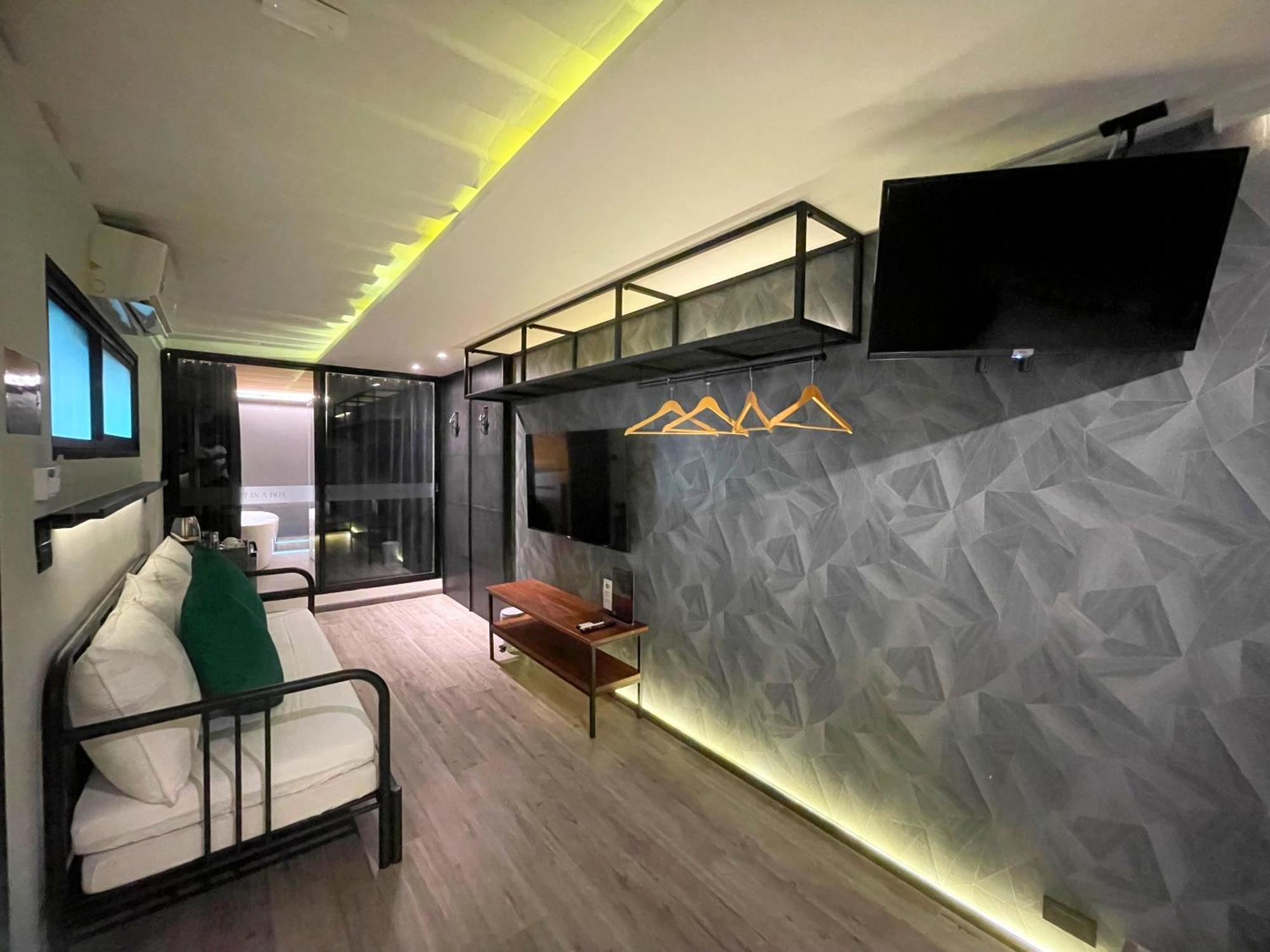 Nights In A Box Hotel Ban Muang  Стая снимка