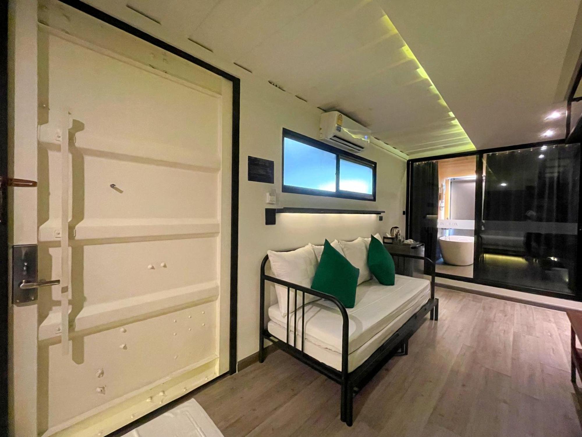 Nights In A Box Hotel Ban Muang  Стая снимка